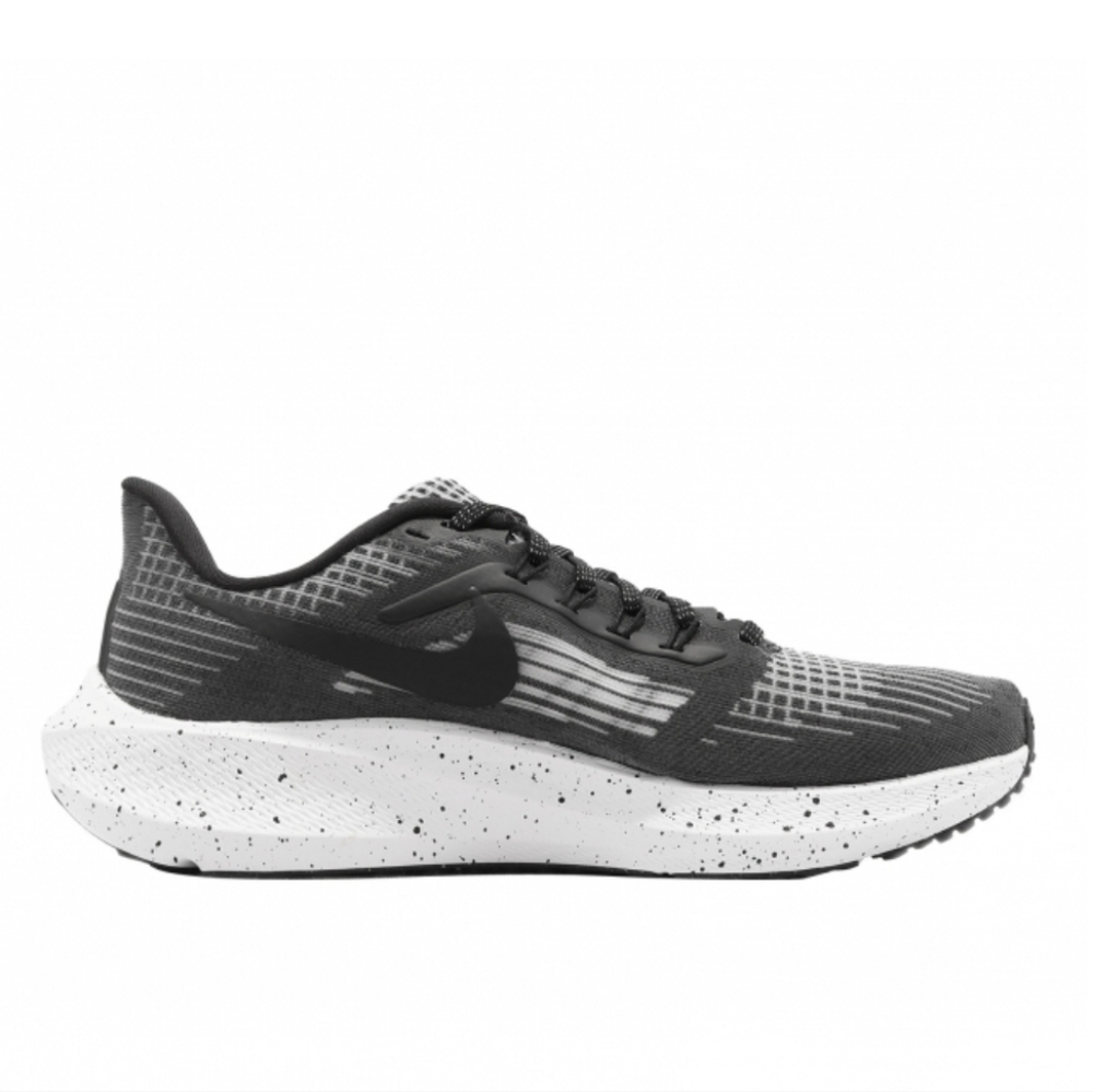 Nike Black and White Running Shoes
